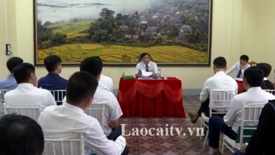 Các đại biểu tích cực thảo luận tham gia góp ý văn kiện Đại hội Đảng bộ huyện Bát Xát lần thứ XXIII