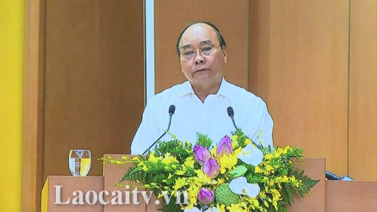 Thủ tướng Nguyễn Xuân Phúc chủ trì hội nghị trực tuyến với các địa phương