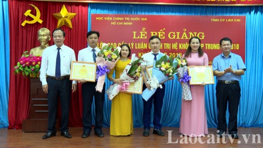 Bế giảng lớp cao cấp lý luận chính trị hệ không tập trung khóa học 2018 - 2020
