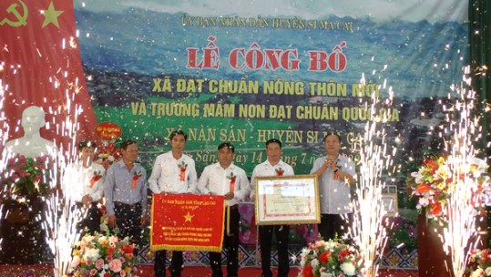 Xã Nàn Sán đón Bằng công nhận đạt chuẩn nông thôn mới