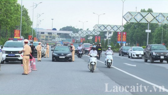Tiếp tục mở đợt cao điểm xử lý vi phạm an toàn giao thông