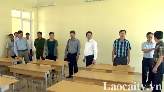 Phó Chủ tịch UBND tỉnh Giàng Thị Dung kiểm tra công tác chuẩn bị kỳ thi tốt nghiệp THPT tại Văn Bàn và Bảo Yên