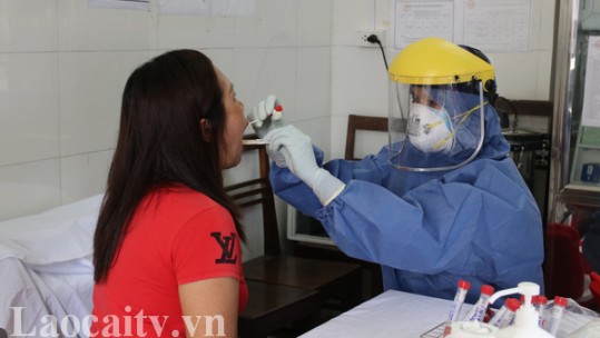 Lào Cai: Lấy mẫu xét nghiệm toàn bộ người trở về từ Đà Nẵng, Quảng Ngãi