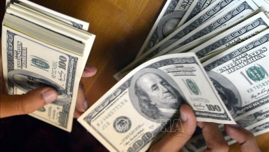 Giá USD vẫn tiếp tục ổn định dù giá vàng lập đỉnh mới