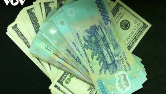 Giá USD trong nước gần như 