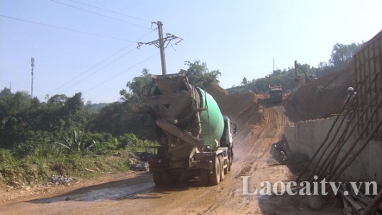 Kiên quyết điều chuyển vốn đối với các dự án chậm giải ngân