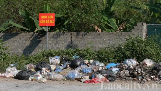 Sớm xử lý tình trạng xả rác bừa bãi tại các khu vực giáp ranh
