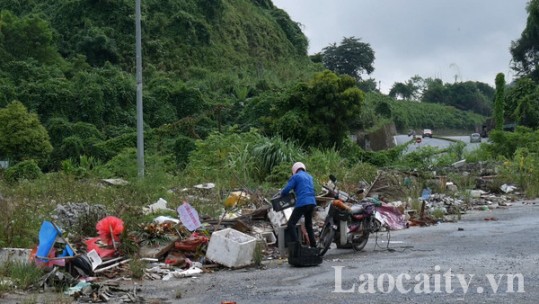 Tình trạng đổ trộm rác thải xây dựng vẫn tiếp diễn