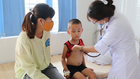 Trẻ mắc bệnh hô hấp tăng mạnh khi giao mùa