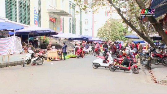 Khó khăn trong giải tỏa chợ tạm, chợ cóc