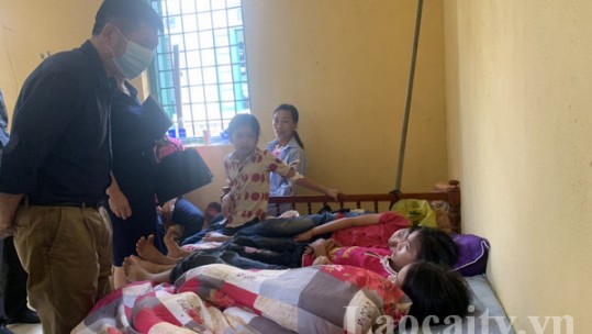 Bảo Yên: 58 học sinh phải nhập viện điều trị sau bữa ăn tại trường