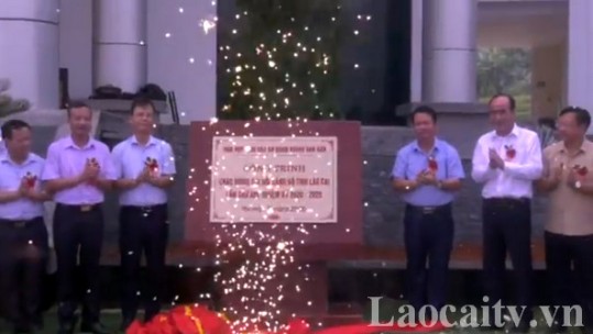 Huyện Văn Bàn tổ chức lễ gắn biển công trình chào mừng Đại hội Đảng bộ tỉnh lần thứ XVI