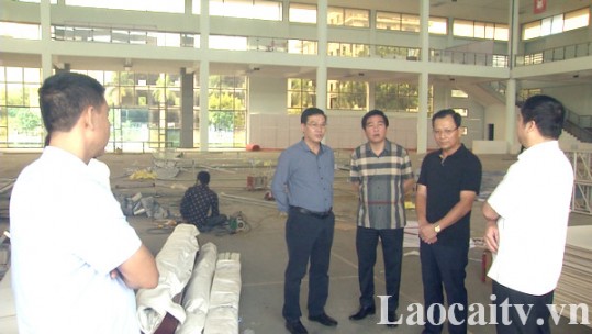 Phó Chủ tịch UBND tỉnh Hoàng Quốc Khánh kiểm tra công tác chuẩn bị hội chợ