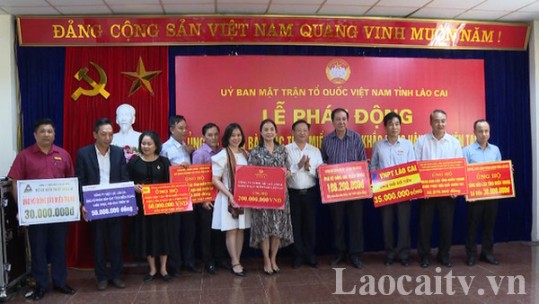 Ủy ban MTTQ Việt Nam tỉnh Lào Cai tiếp nhận 2,8 tỷ đồng ủng hộ đồng bào các tỉnh miền Trung