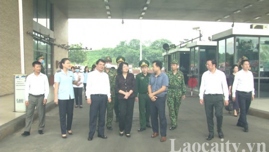 Phó Chủ tịch nước Đặng Thị Ngọc Thịnh thăm Cửa khẩu quốc tế đường bộ số II Kim Thành