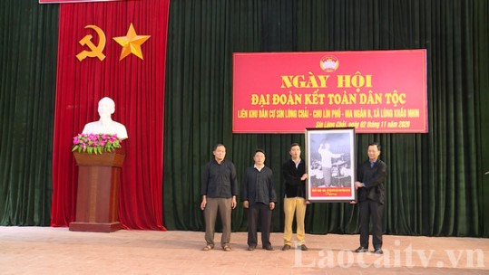 Phó Chủ tịch UBND tỉnh Hoàng Quốc Khánh dự Ngày hội Đại đoàn kết toàn dân tộc tại xã Lùng Khấu Nhin