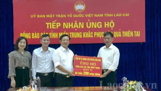Thêm gần 2,7 tỷ đồng ủng hộ Nhân dân các tỉnh miền Trung khắc phục hậu quả thiên tai