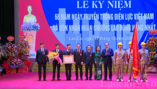 Công ty Điện lực Lào Cai đón nhận Huân chương Lao động hạng Nhất