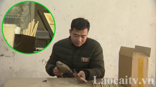 Chàng trai biến cây sặt thành ống hút thân thiện với môi trường