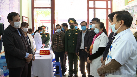 Thứ trưởng Bộ Y tế Đỗ Xuân Tuyên kiểm tra công tác phòng chống dịch Covid-19 tại Lào Cai