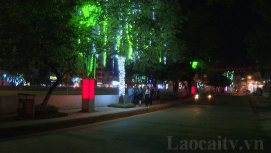 Thành phố Lào Cai lung linh sắc màu