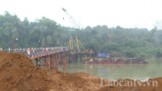 Công trình cầu Làng Giàng những ngày cuối năm
