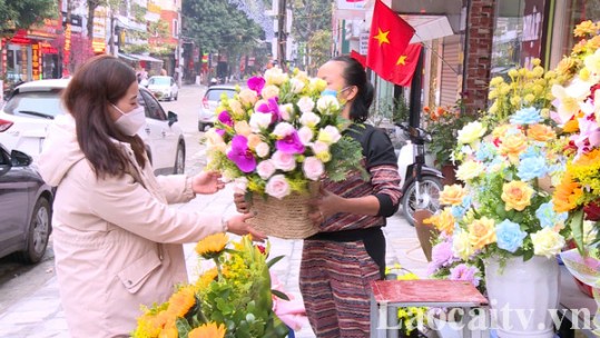 Hoa tươi rớt giá sau tết