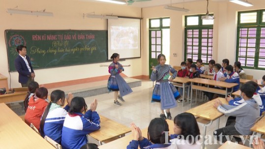 Rèn kỹ năng mềm cho học sinh vùng cao