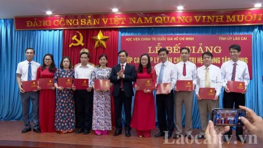 86 học viên tốt nghiệp Cao cấp lý luận chính trị