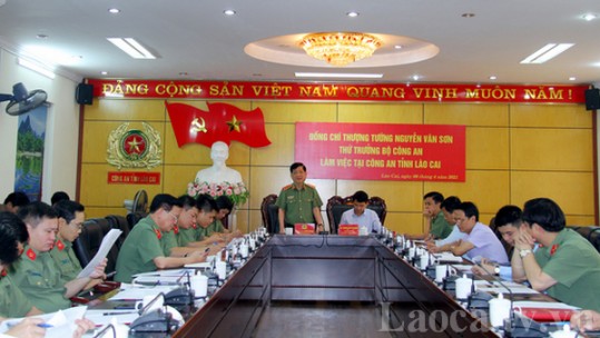 Thứ trưởng Bộ Công an Nguyễn Văn Sơn làm việc với Công an tỉnh
