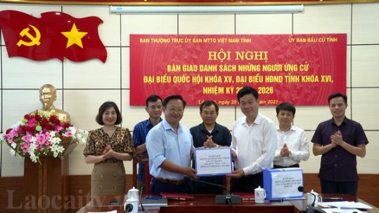 Bàn giao danh sách những người ứng cử đại biểu Quốc hội khóa XV và HĐND các cấp nhiệm kỳ 2021 - 2026