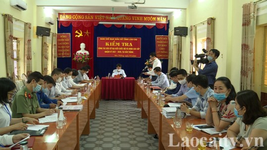 Bí thư Tỉnh ủy Đặng Xuân Phong kiểm tra công tác bầu cử tại huyện Bảo Thắng