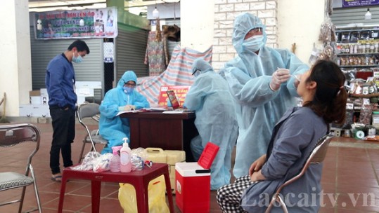 Sa Pa lấy hơn 250 mẫu xét nghiệm Covid-19 ngẫu nhiên