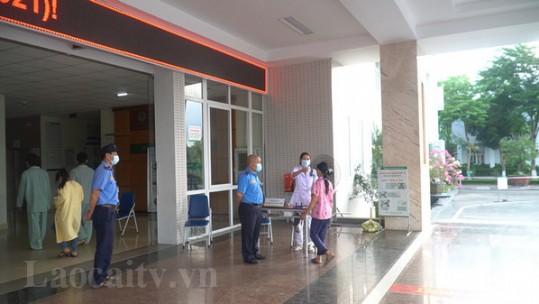 Đẩy mạnh xét nghiệm sàng lọc Covid-19 trong bệnh viện