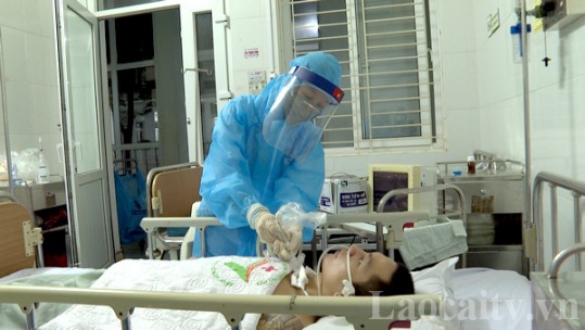 Những bác sĩ nơi tuyến đầu chống dịch