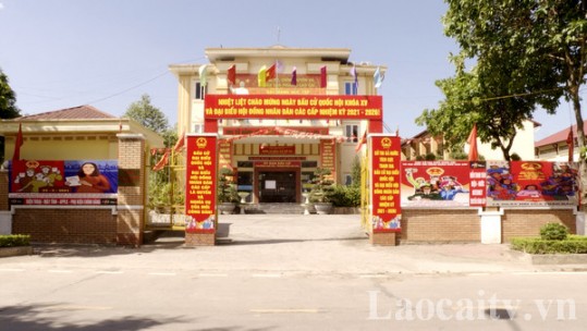 Người dân các dân tộc Lào Cai hướng về ngày hội non sông