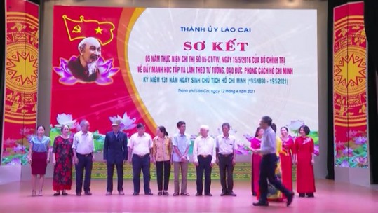 Học Bác từ những điều giản dị