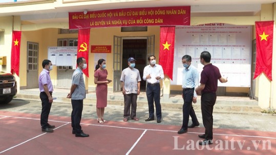 Chủ tịch UBND tỉnh Trịnh Xuân Trường kiểm tra công tác chuẩn bị bầu cử tại thành phố Lào Cai