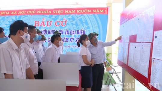 Bí thư Tỉnh ủy Đặng Xuân Phong kiểm tra công tác chuẩn bị bầu cử tại Bảo Yên