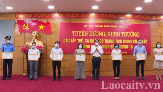 Tuyên dương các tập thể, cá nhân tham gia phòng chống dịch Covid-19