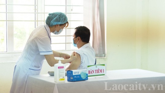 Khảo sát nhu cầu tiêm vắc xin phòng Covid-19 cho người dân