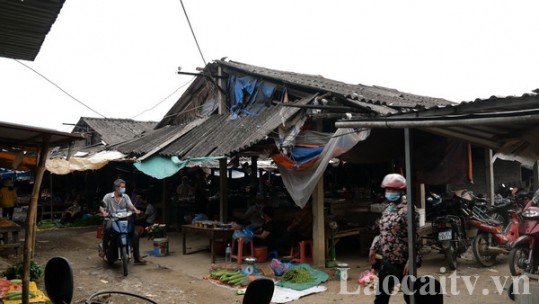 Chợ tạm Gia Phú xuống cấp nghiêm trọng