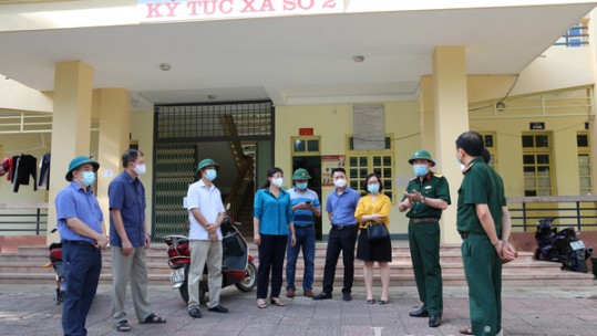 Phó Chủ tịch UBND tỉnh Giàng Thị Dung khảo sát địa điểm dự kiến làm nơi cách ly y tế phòng dịch Covid-19