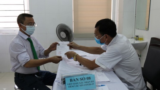 Lào Cai: 5.302 người được tiêm vắc xin sau 2 ngày triển khai tiêm vắc xin Covid- 19 đợt 3