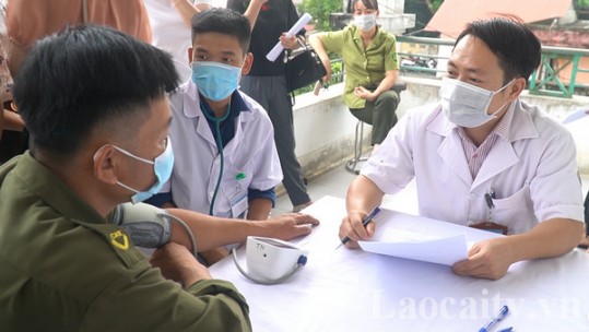 Người bác sĩ dân tộc Nùng tận tụy với nghề
