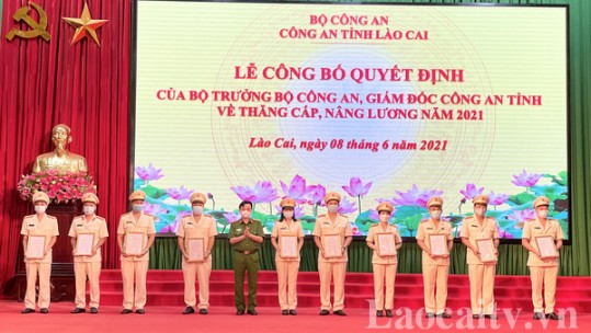 744 cán bộ chiến sĩ Công an Lào Cai được thăng cấp bậc hàm, nâng bậc lương năm 2021