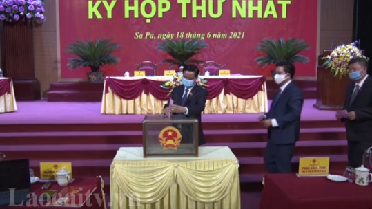 Kỳ họp thứ nhất HĐND thị xã Sa Pa khóa XIX, nhiệm kỳ 2021 - 2026