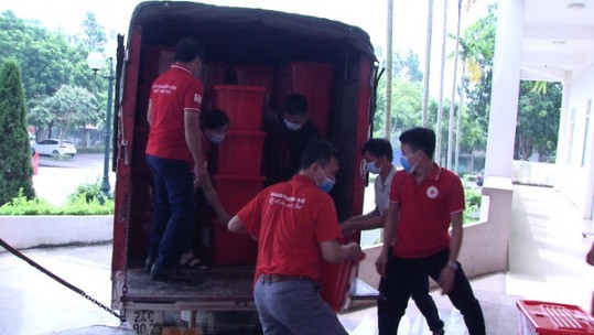 Lào Cai tiếp nhận hơn 1.000 thùng hàng hỗ trợ phòng, chống thiên tai, thảm họa