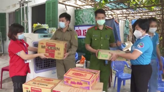 Phụ nữ thành phố Lào Cai tham gia phòng, chống dịch Covid-19