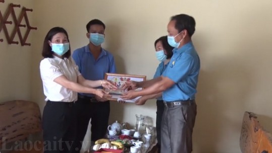 Khen thưởng gia đình viên chức công đoàn tiêu biểu
